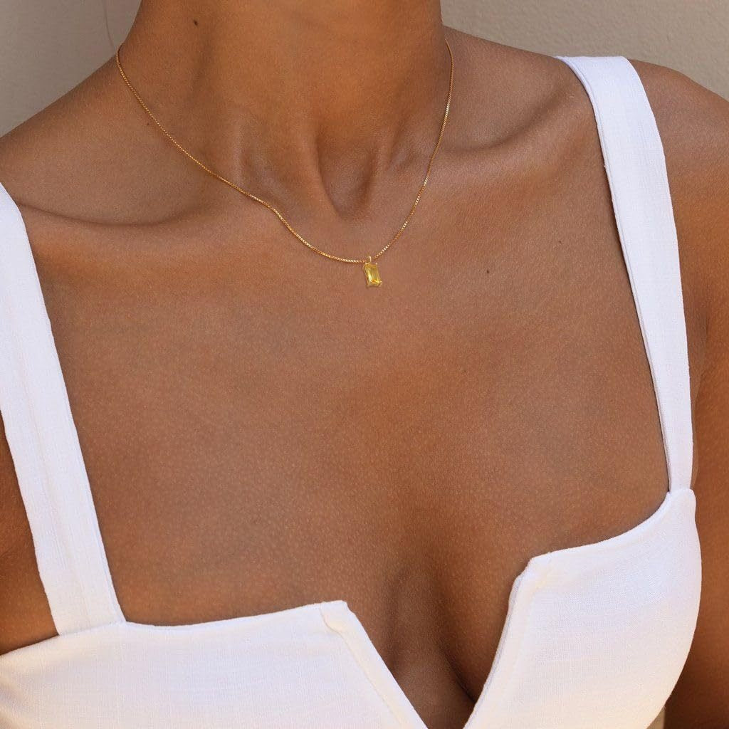 Minimal Mini Square Zircon Necklace