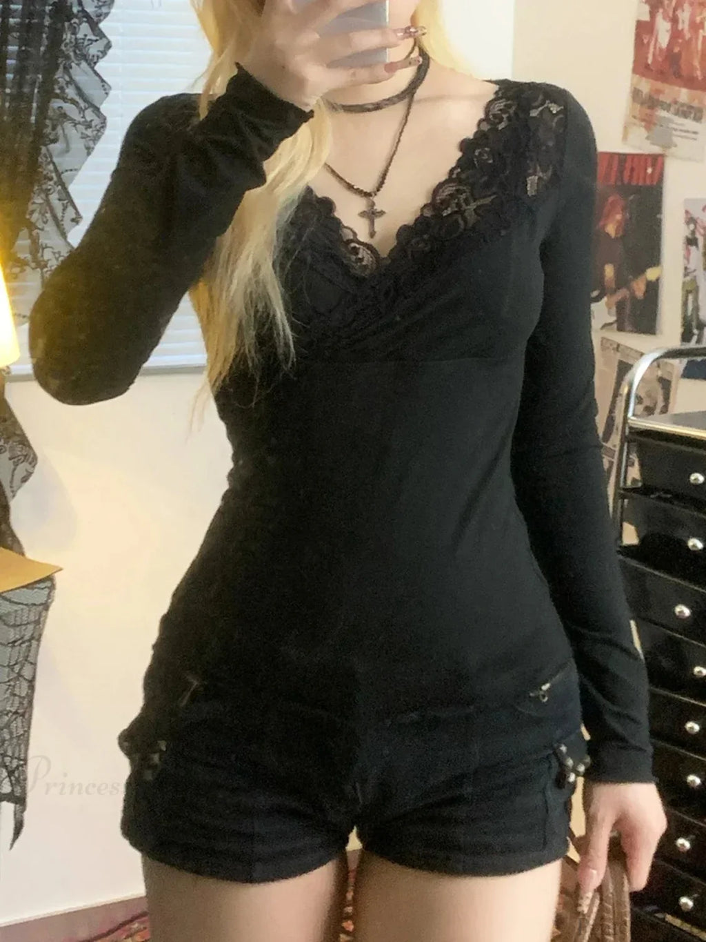 Dirty Lace V-Neck Knit Top