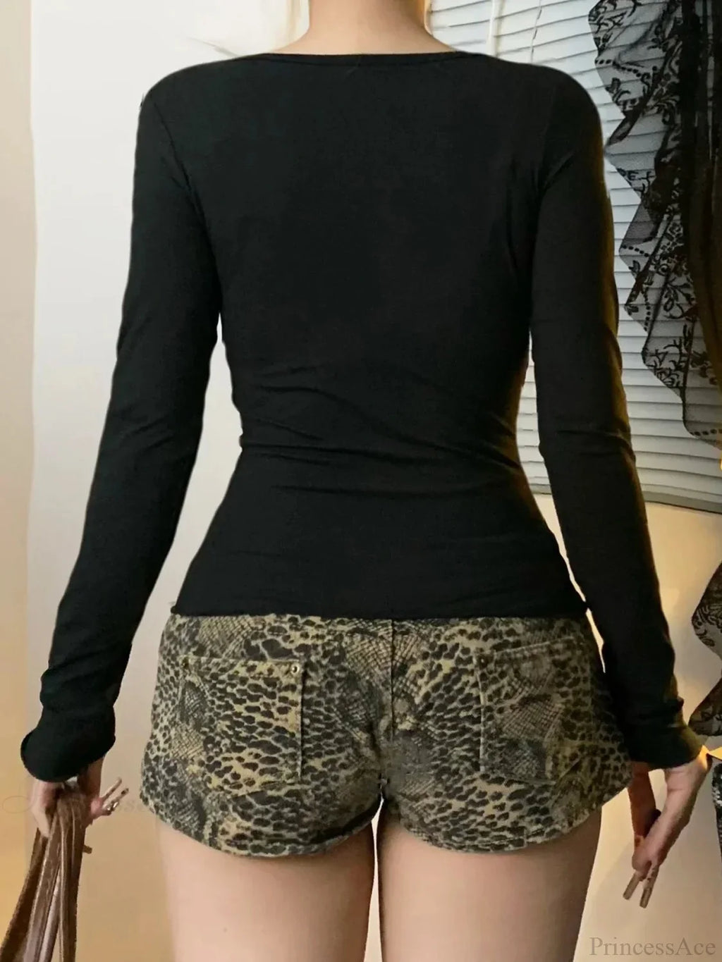 Dirty Lace V-Neck Knit Top