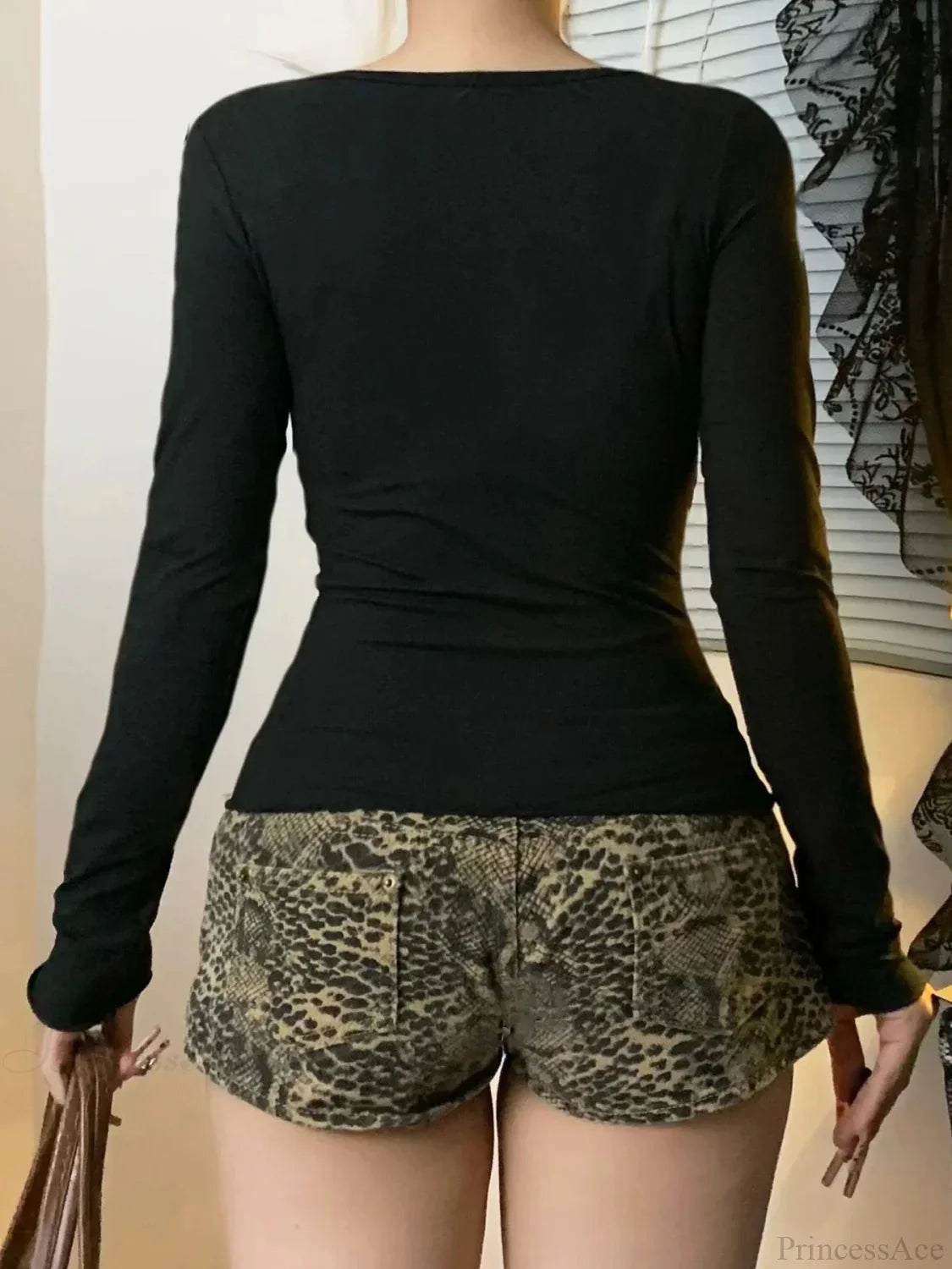 Dirty Lace V-Neck Knit Top