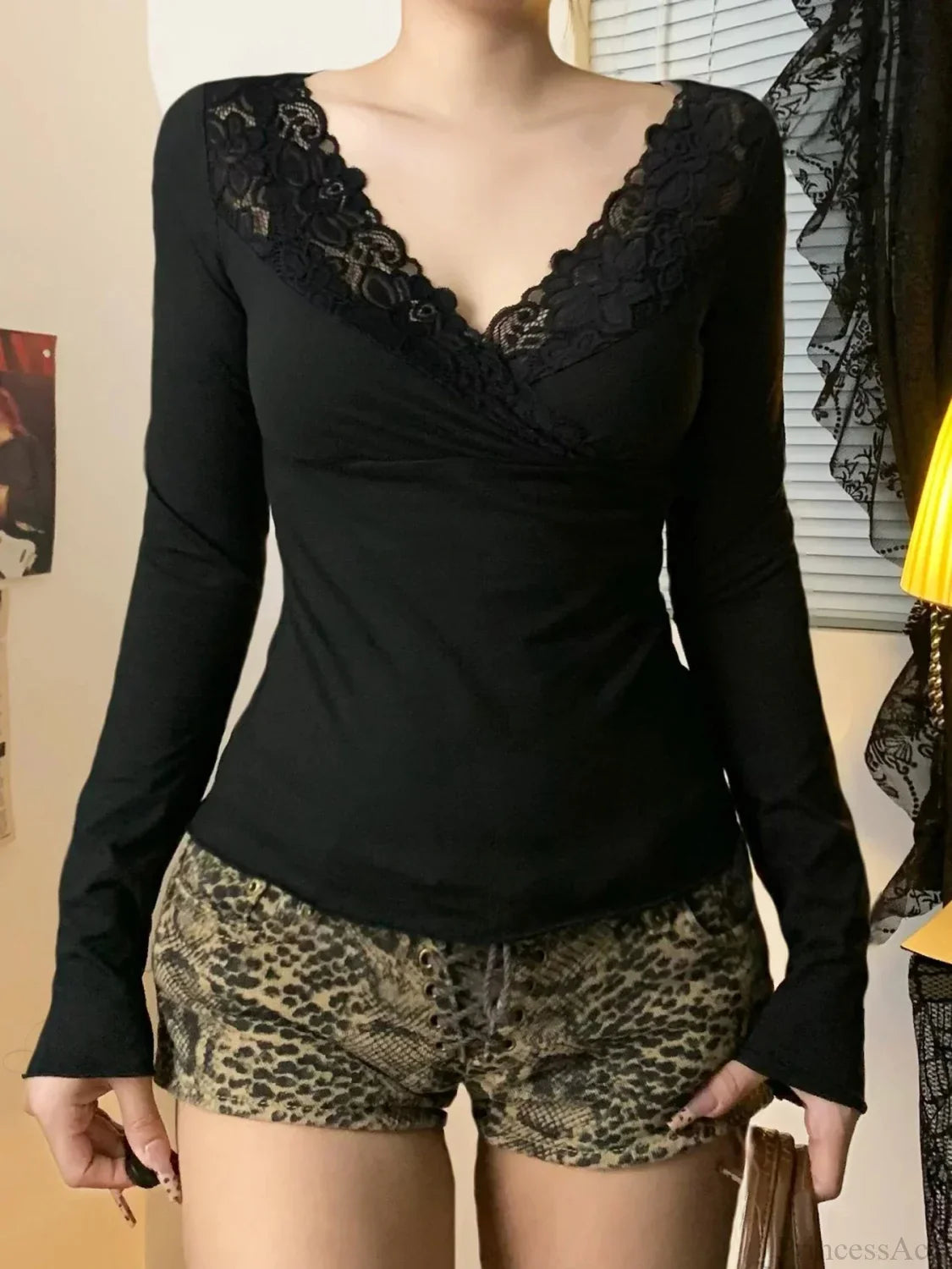 Dirty Lace V-Neck Knit Top