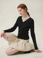 Minimalist V-Neck Knit Bottom Sweater