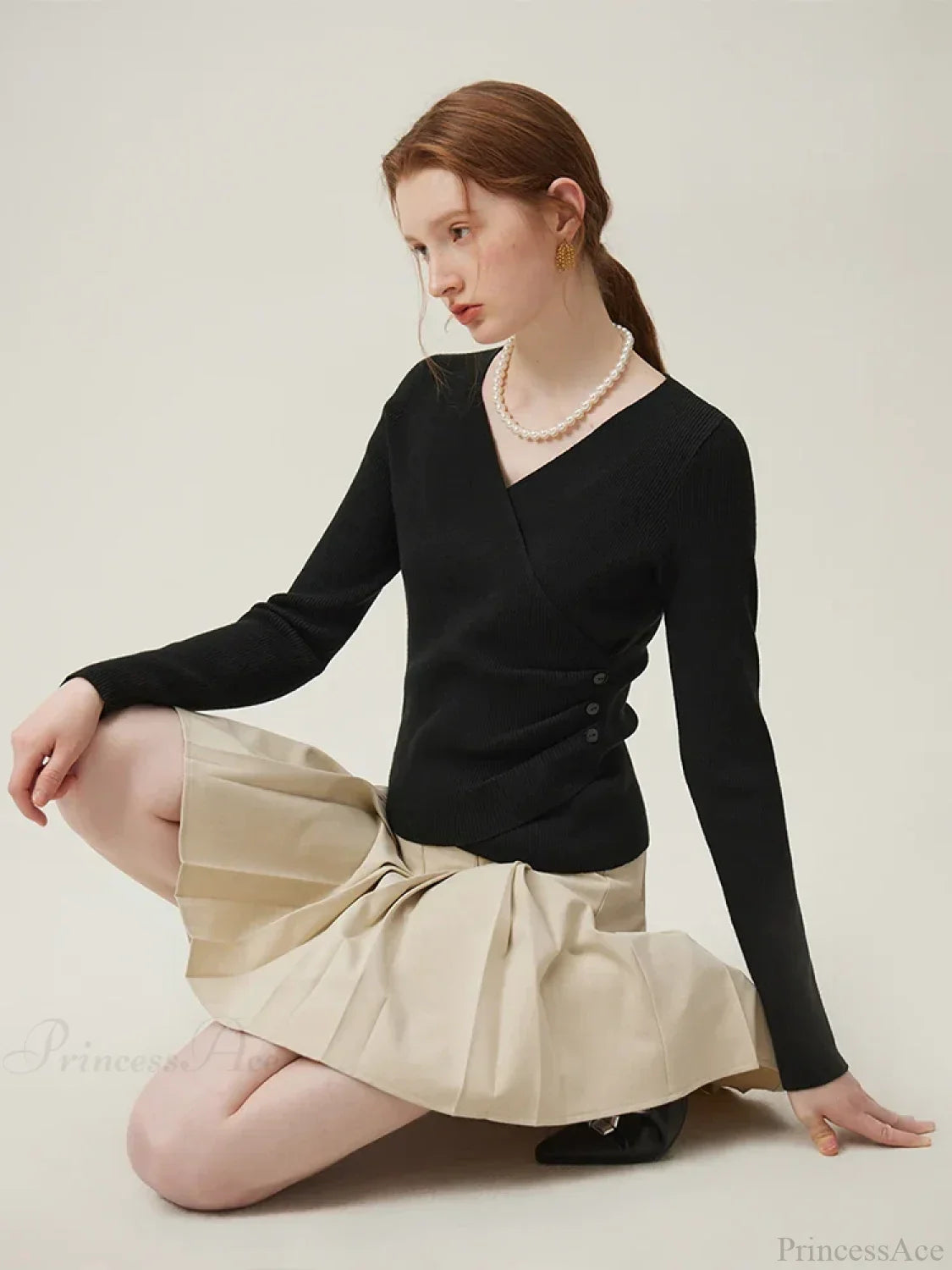 Minimalist V-Neck Knit Bottom Sweater