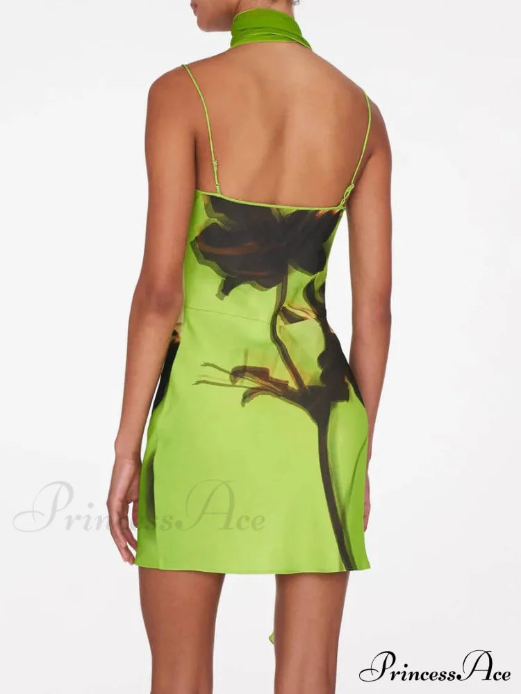 Strapless Hip-Hugging Charming Short Dress With Straps