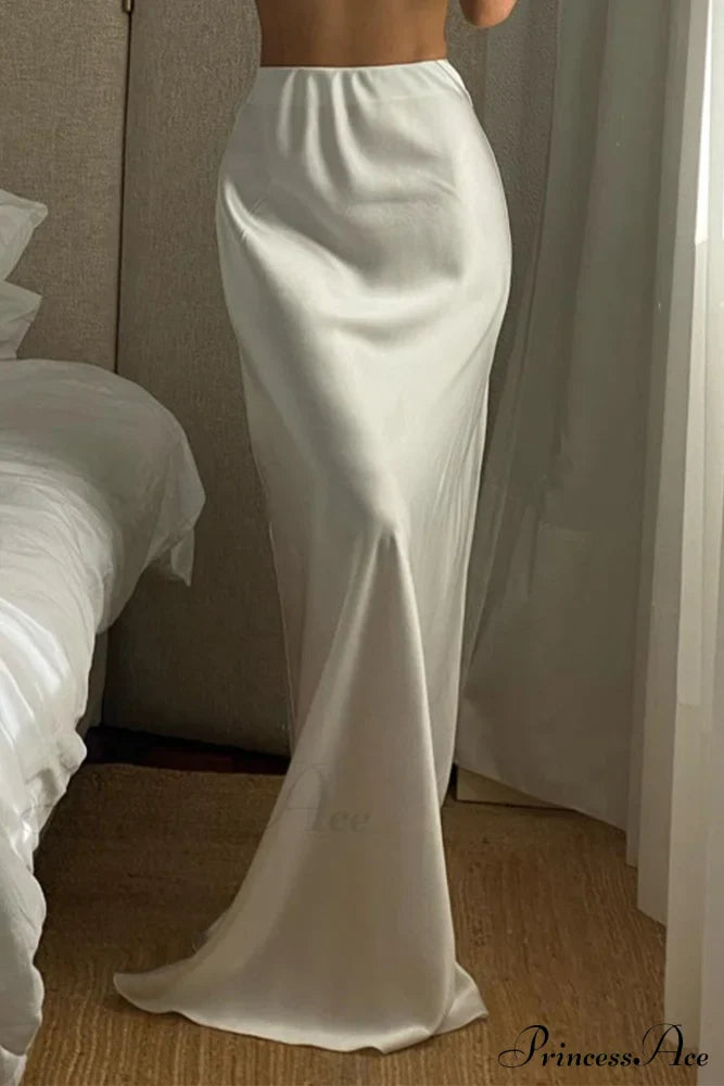 Side Skirt With High Full-Length And White Slit Waist