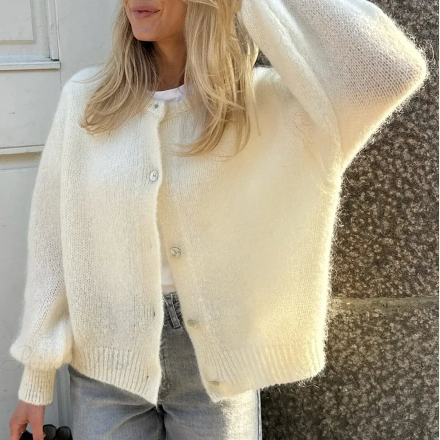 Solid O-Neck Cropped Knitted Cardigan